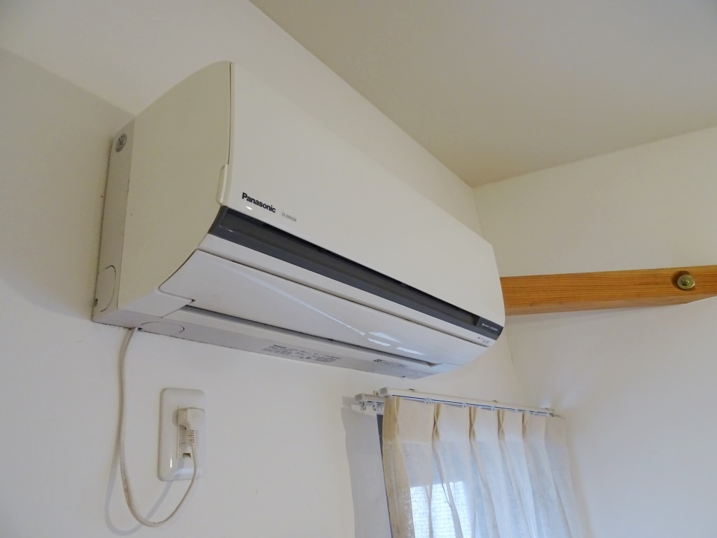 居室内にはエアコンも完備されております。