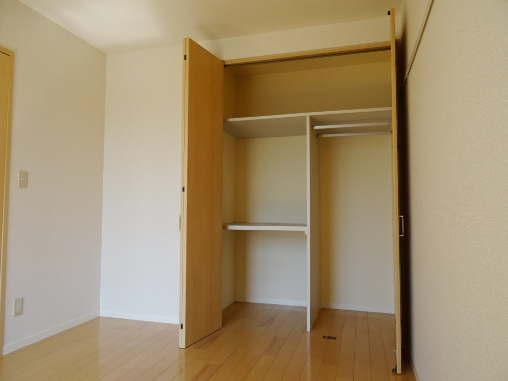 洋室6帖の収納 (内装)