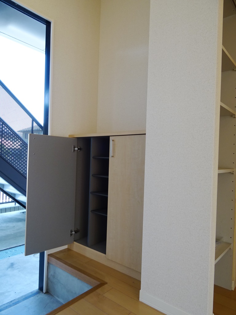 玄関の収納 (内装)