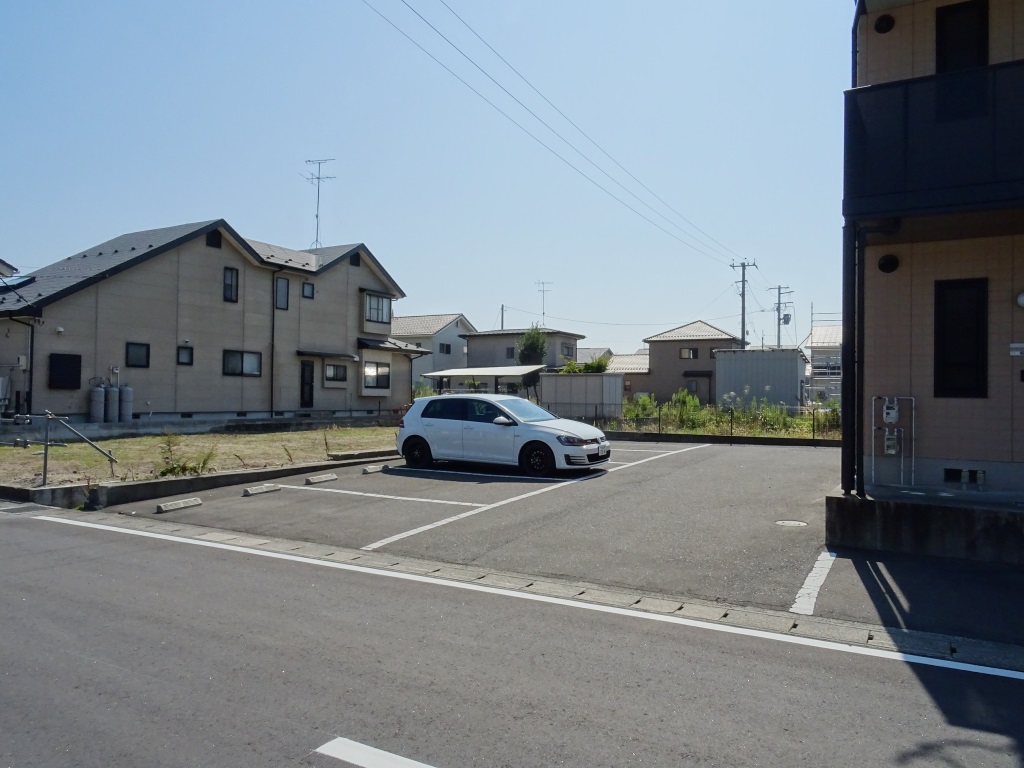 広くて停めやすい敷地内駐車場