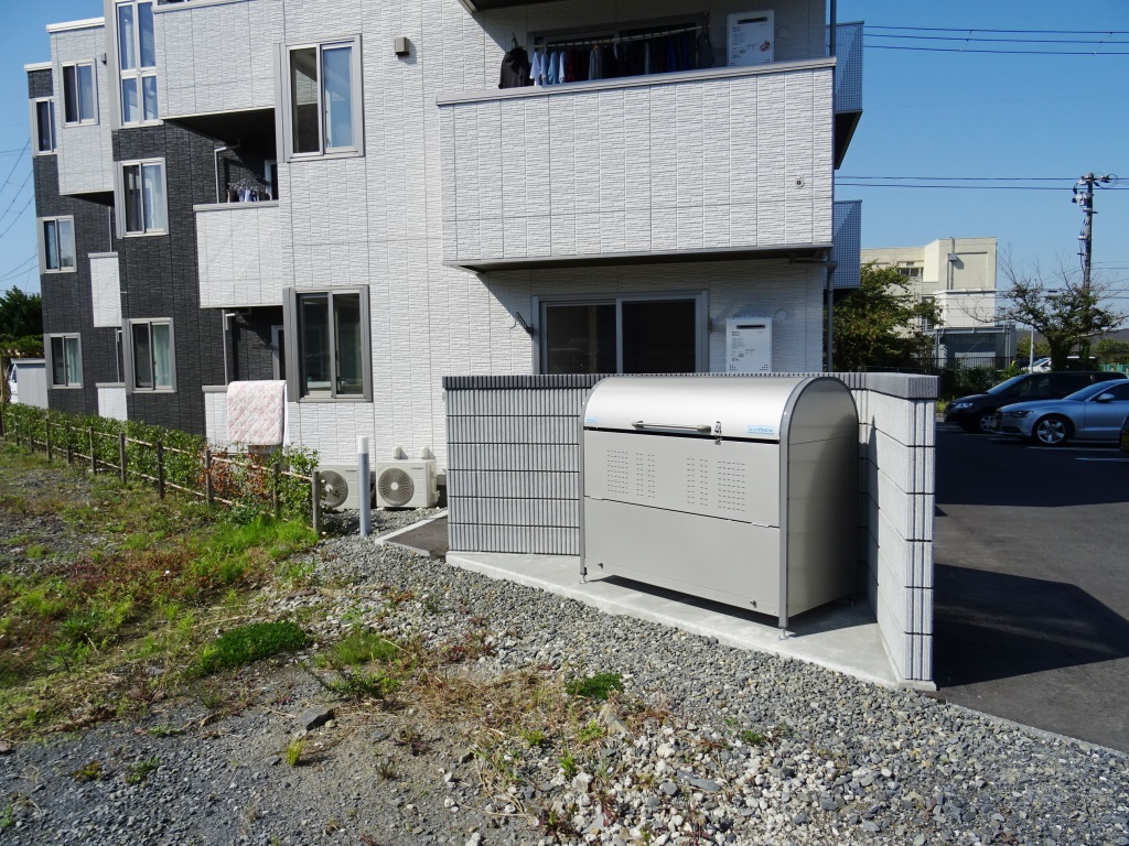 敷地内のゴミ捨て場