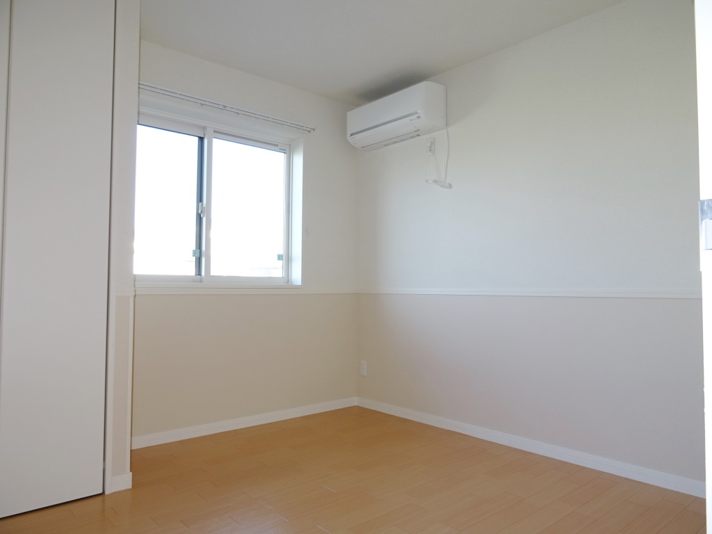 玄関側の5.1帖洋室 (内装)