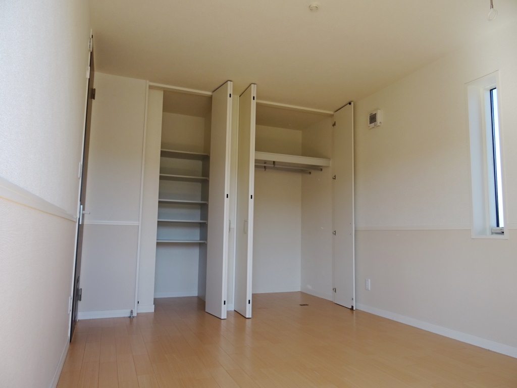 6.2帖の洋室収納 (内装)