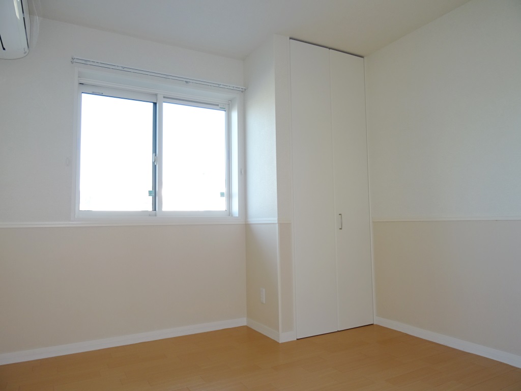 真ん中の5.1帖の洋室 (内装)