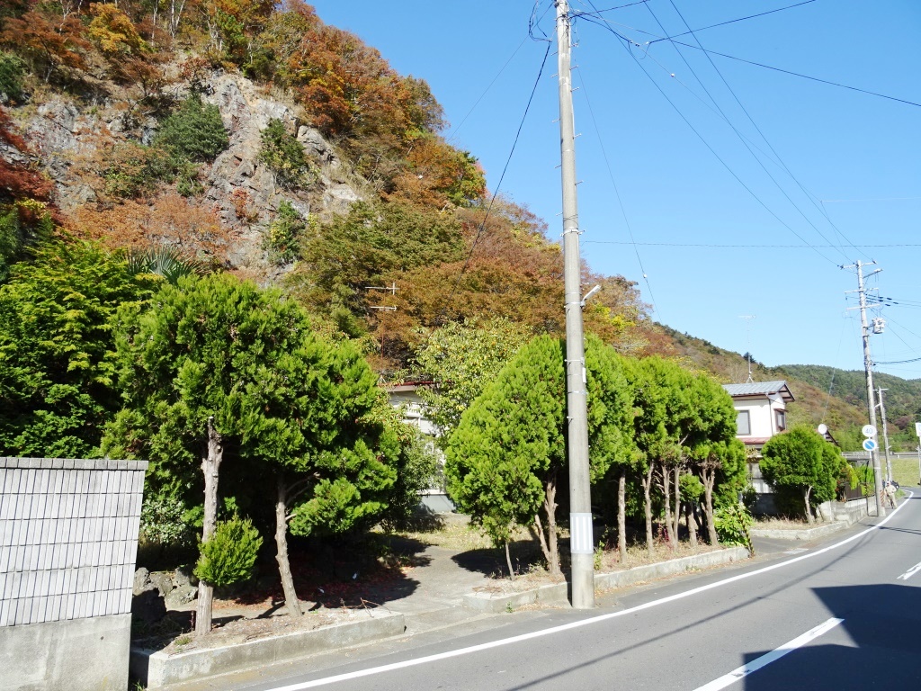 前面道路から (外観)
