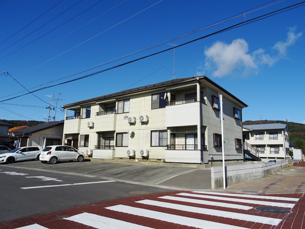 南面に遮蔽物が無く日当たり良好の建物です。(外観)