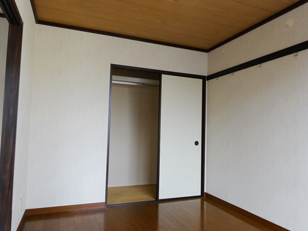 洋室6帖の収納 (内装)