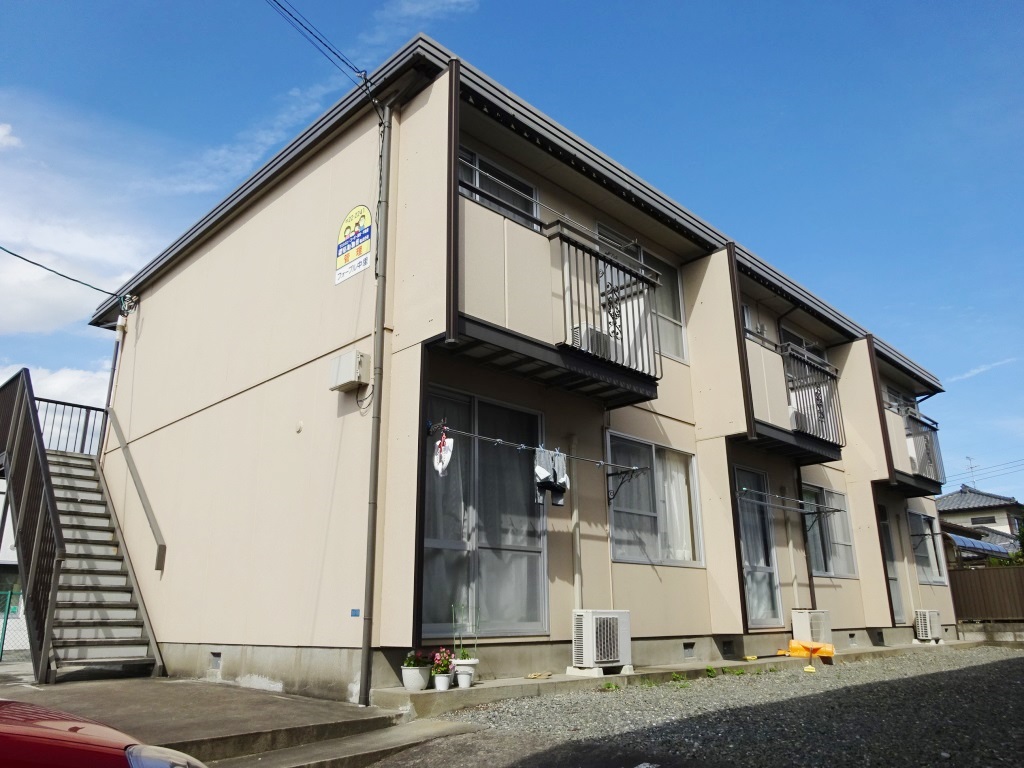 南側前面に建物が無いため日当たりが良い建物です。(外観)