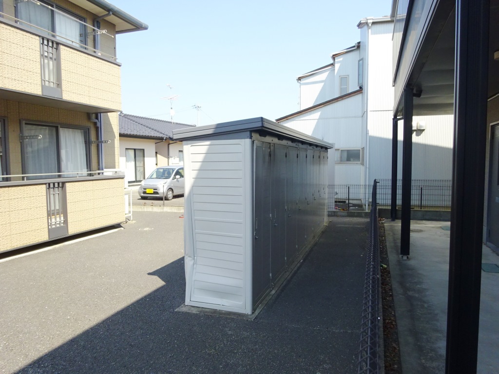 スタッドレスタイヤの収納に便利な物置