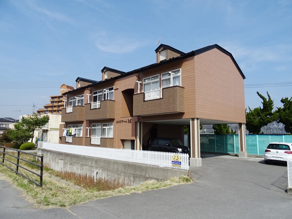 南向きで日当たりの良い建物です。(外観)