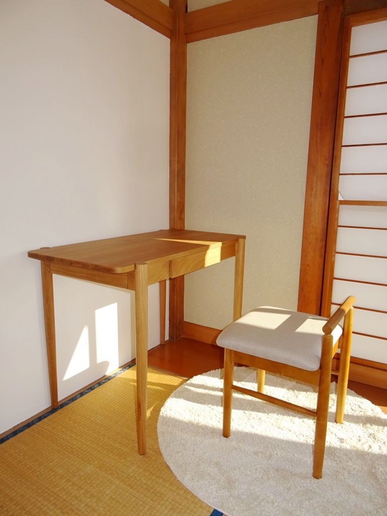 各部屋備え付けのデスク