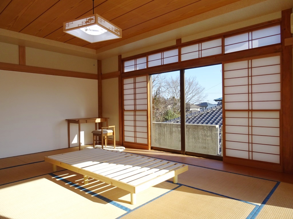E号室　13帖 (内装)