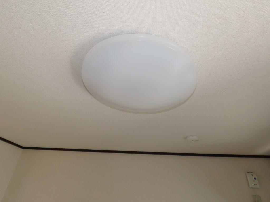 各部屋に照明器具付き
