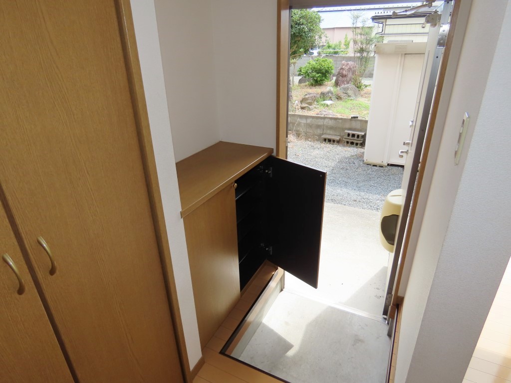玄関収納 (玄関)