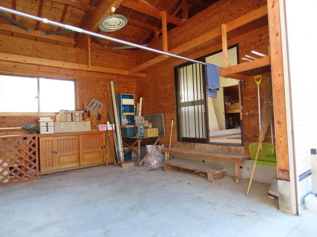 納屋の内部
