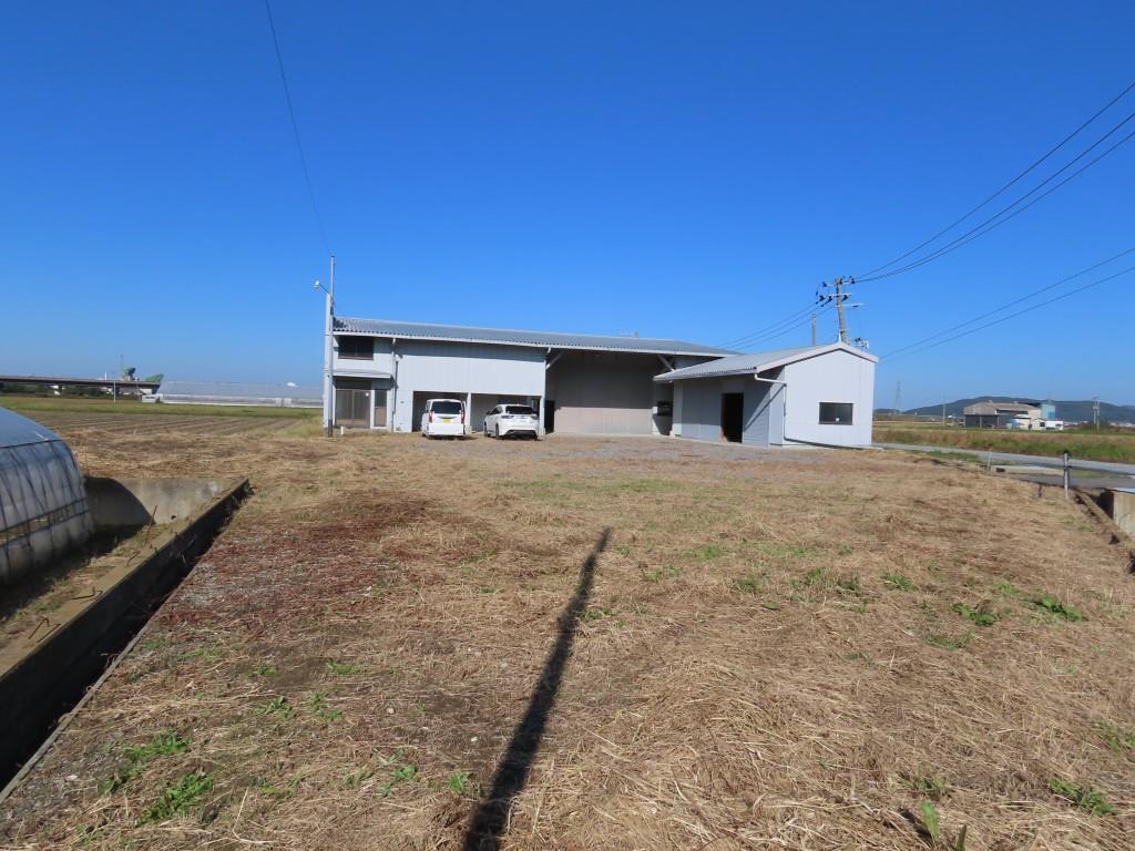 敷地面積420坪に建つ倉庫 (外観)