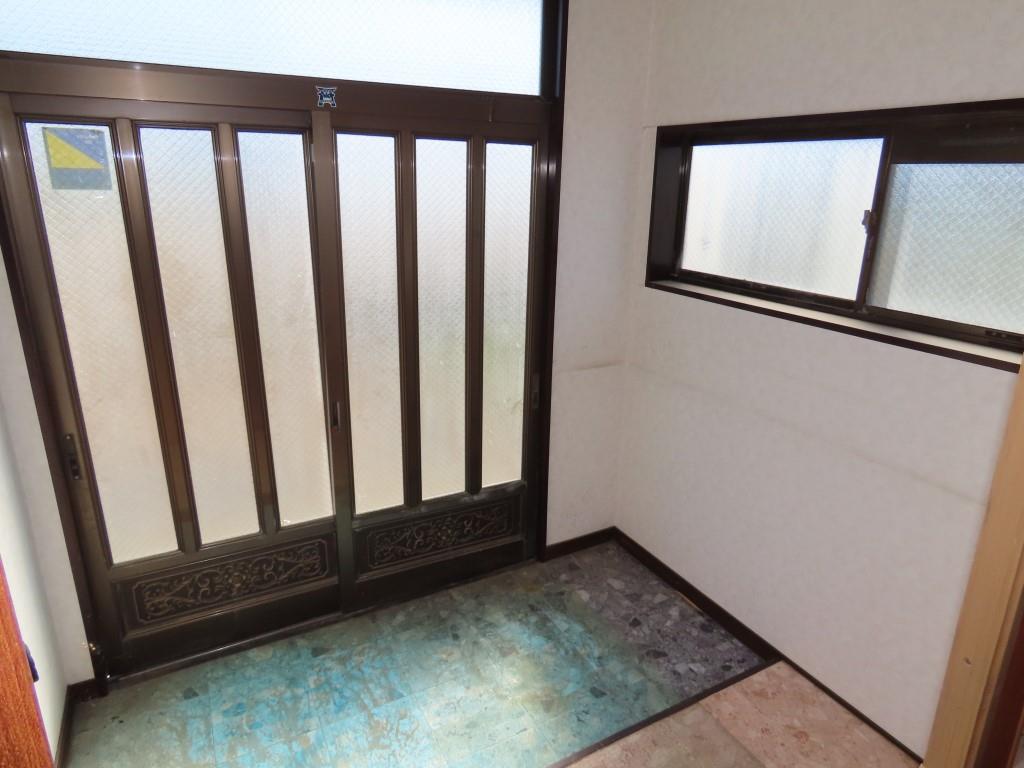 事務所出入口 (玄関)