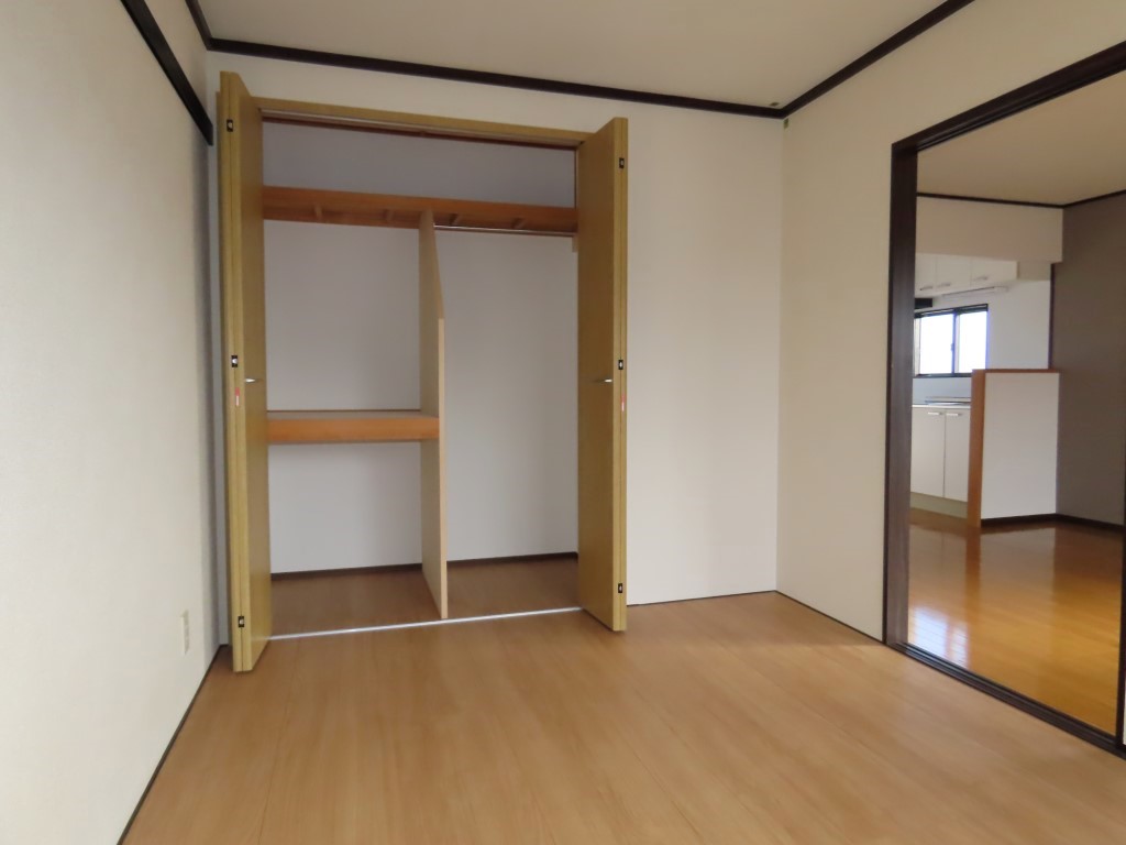 洋室のクローゼット (内装)