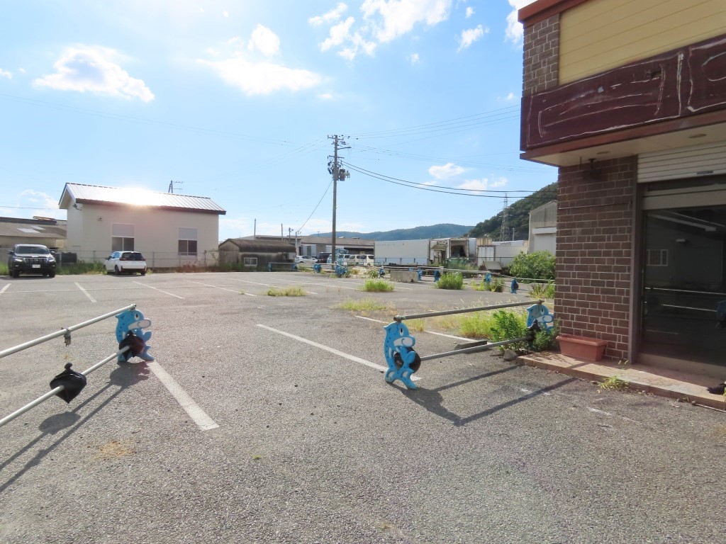 広い敷地駐車場