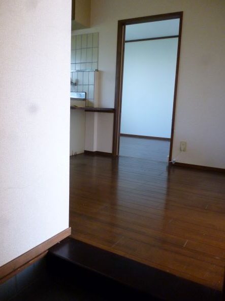 玄関前 (玄関)