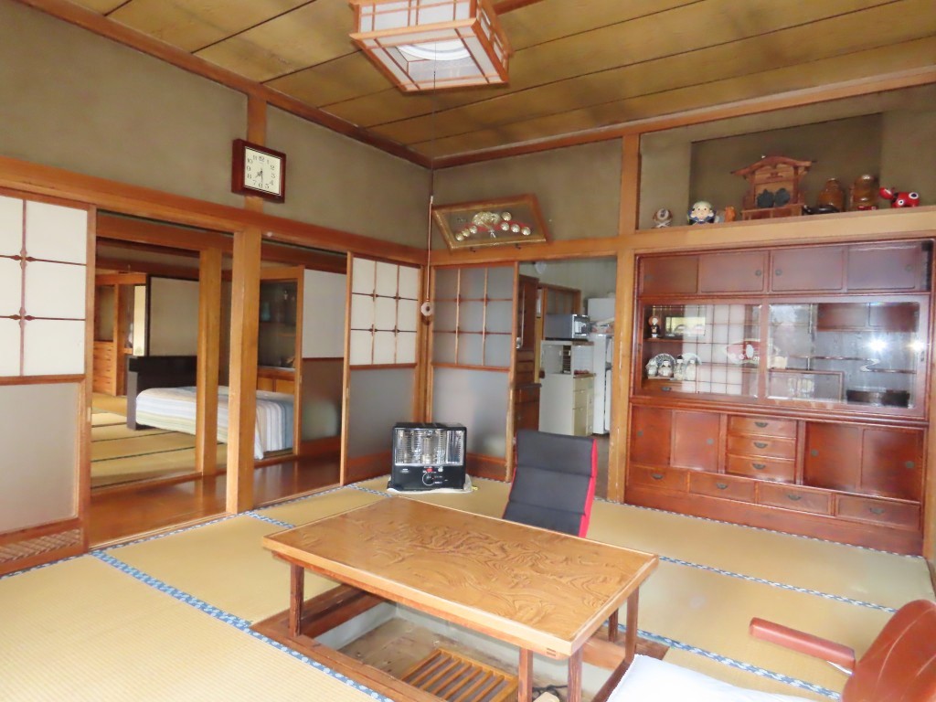 掘りごたつがある和室10帖 (内装)