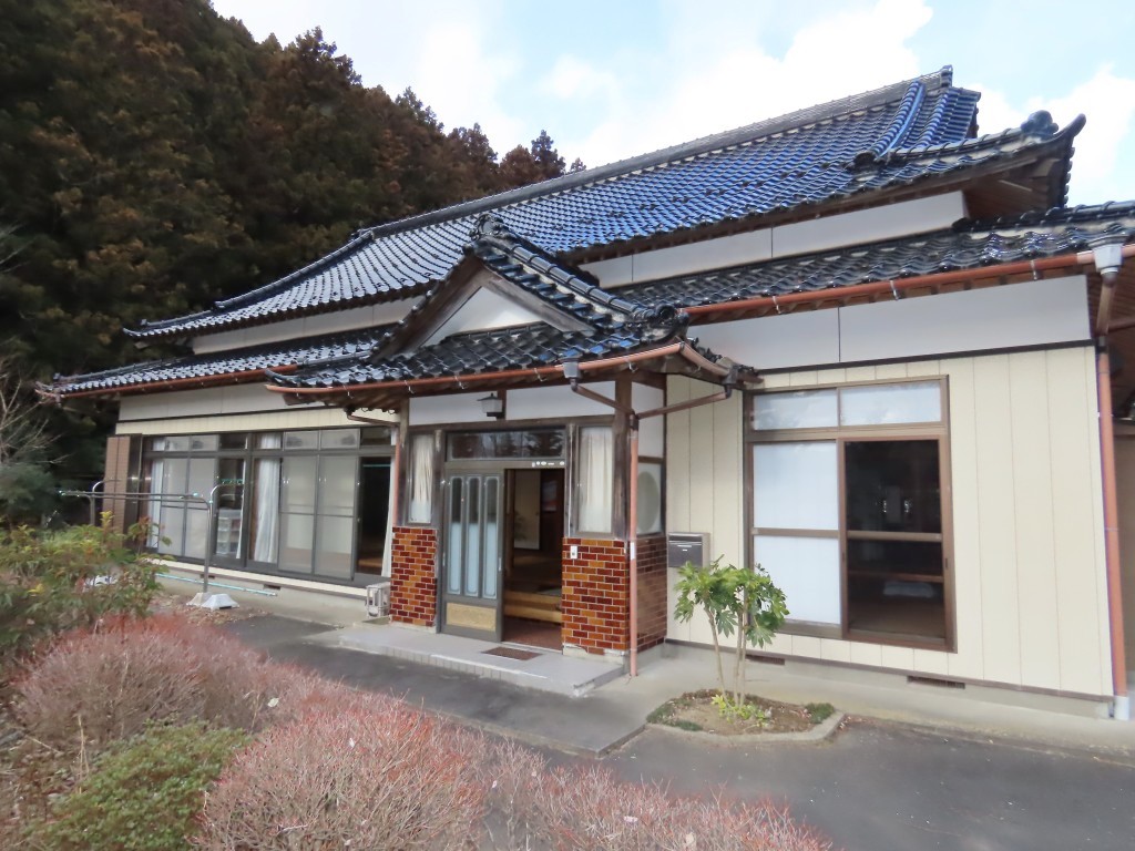 瓦屋根の日本家屋(外観)