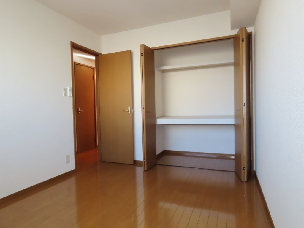 北側洋室のクローゼット (内装)
