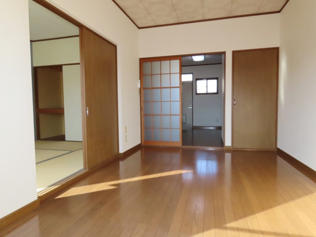 洋室6帖和室6帖とつなげて利用できます (内装)
