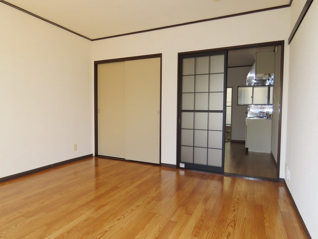 洋室7.6帖 (内装)
