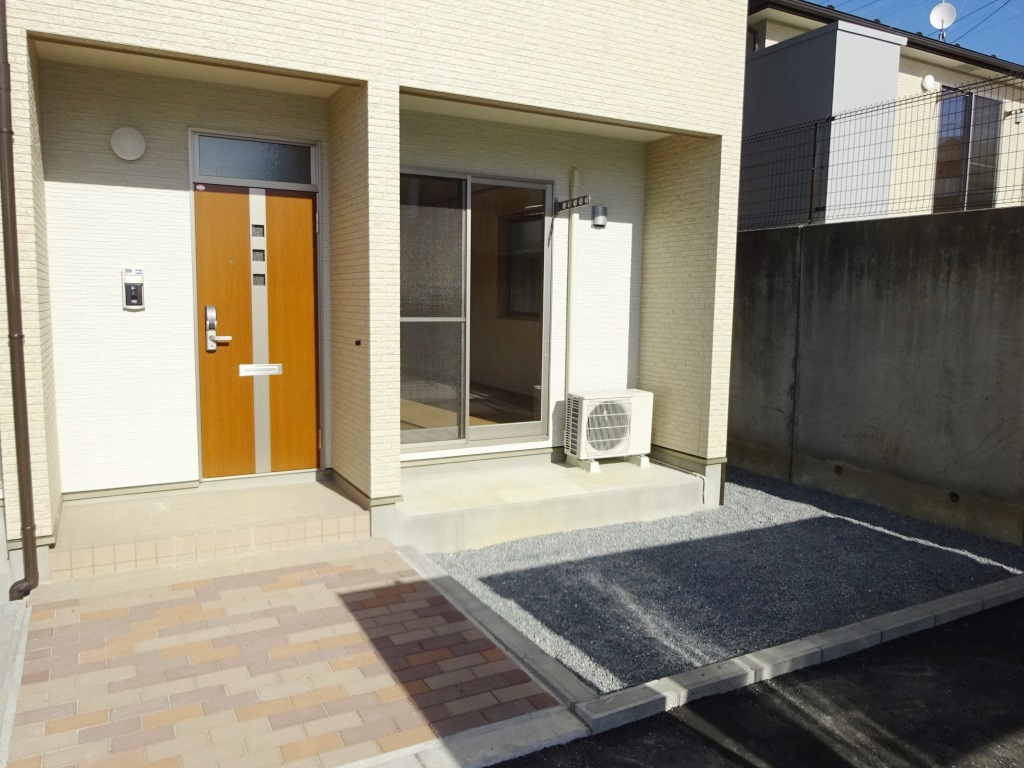 北側洋室のウォークインクローゼット (内装)