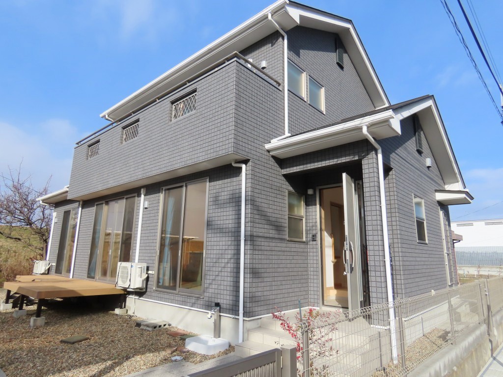 シンプルできれいな建物です。 (外観)