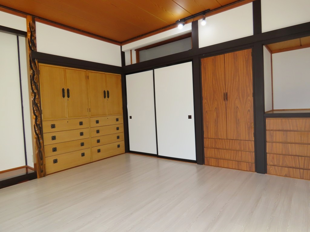 洋室8帖の収納
