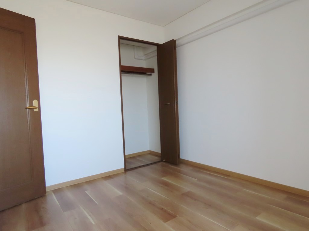 北側の洋室収納