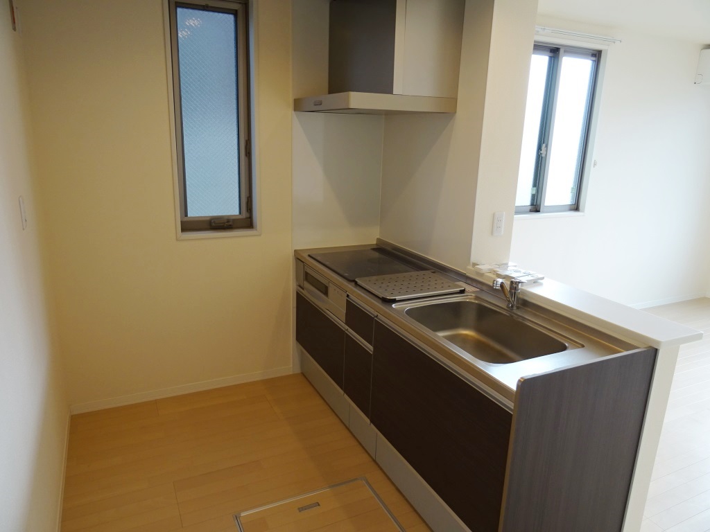 ＩＨ付きのシステムキッチン (キッチン)