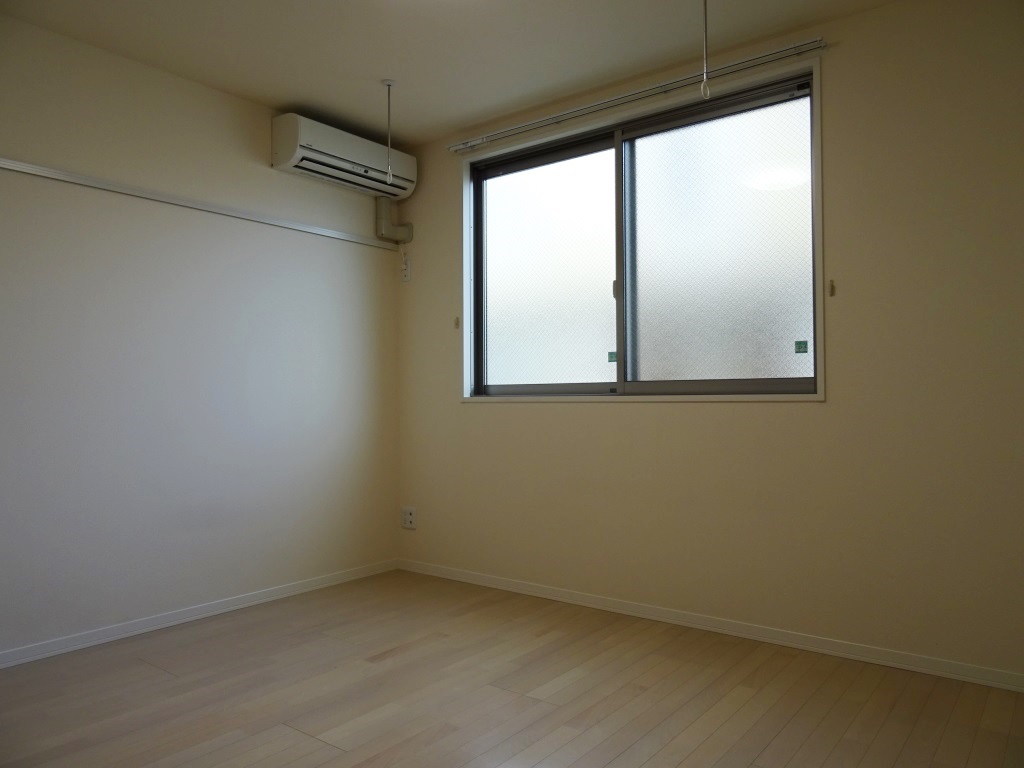 6.3帖の北側洋室 (内装)