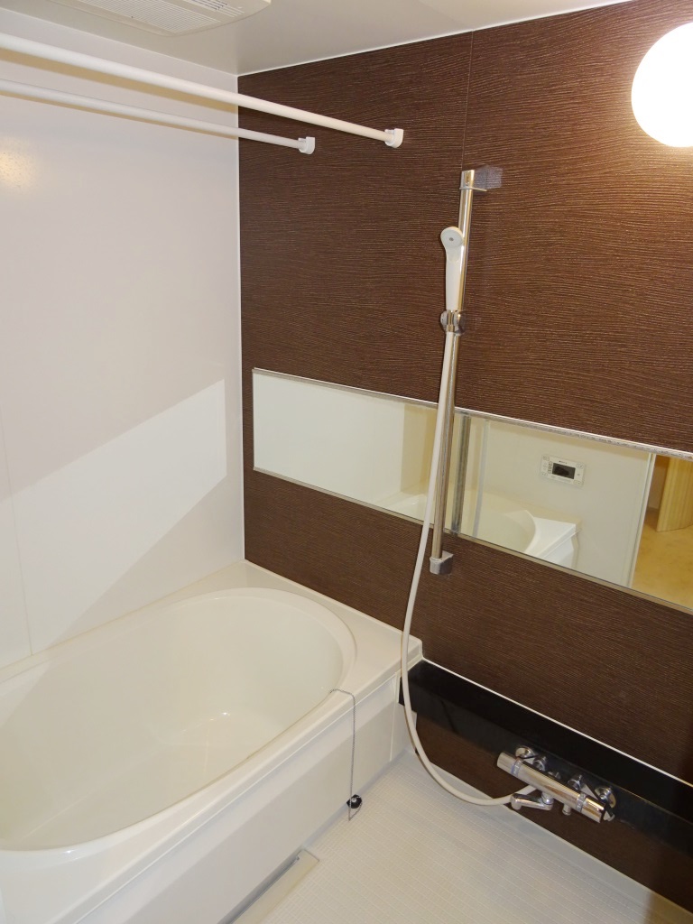 浴室乾燥暖房付きのバスルーム