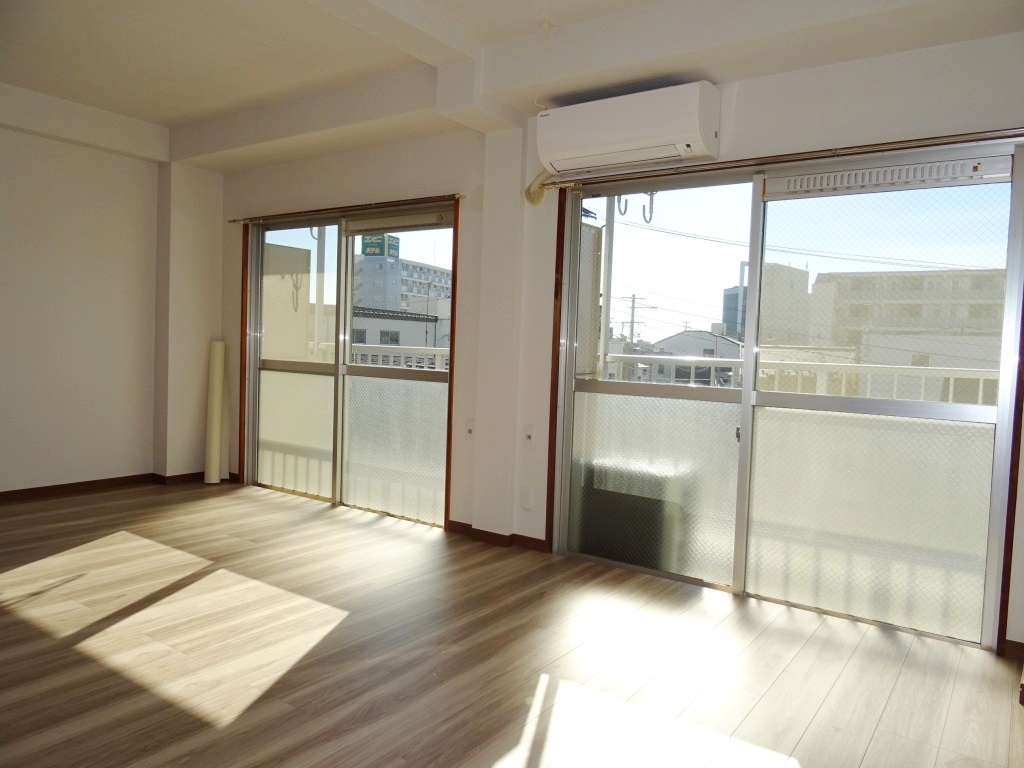 10.4帖の洋室 (内装)