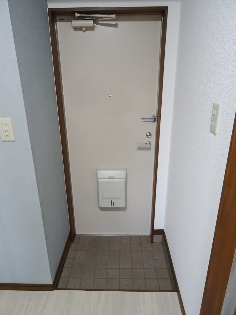 玄関ドア (玄関)