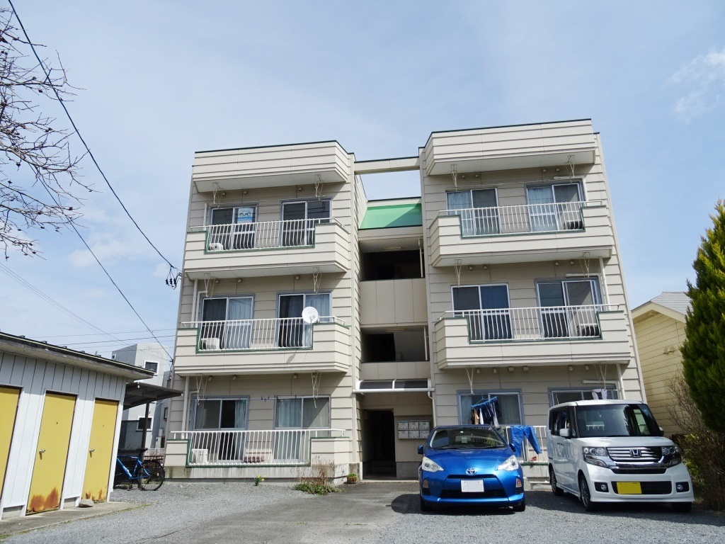 賃貸マンション、3階建ての鉄骨造 (外観)